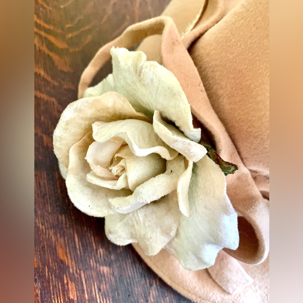 Vintage Wool White Blossom Hat - Picture 5 of 6